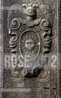 Lido di Venezia,1994. Lantico cimitero ebraico del Lido di Venezia.Geo cimitero ebraismo lapide.Lido of Venice,1994.The Jewish cemetery of the Lido of Venice ©Graziano Arici/Rosebud2