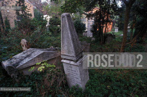 Lido di Venezia,1994. Lantico cimitero ebraico del Lido di Venezia.Geo cimitero ebraismo .lido of Venice,1994.The Jewish cemetery ©Graziano Arici/Rosebud2