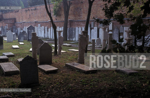 Lido di Venezia,1994. Lantico cimitero ebraico del Lido di Venezia.Geo cimitero ebraismo .lido of Venice,1994.The Jewish cemetery ©Graziano Arici/Rosebud2