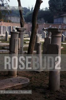 Lido di Venezia,1994. Lantico cimitero ebraico del Lido di Venezia.Geo cimitero ebraismo .lido of Venice,1994.The Jewish cemetery ©Graziano Arici/Rosebud2