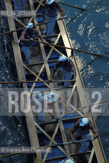 - Venezia, 1995. La vogalonga di Venezia é la regata storica non competitiva che si tiene a maggio. Regata remi barche competizione.- Venice,1995.The vogalonga of Venice.Is a rowing competition ©Graziano Arici/Rosebud2