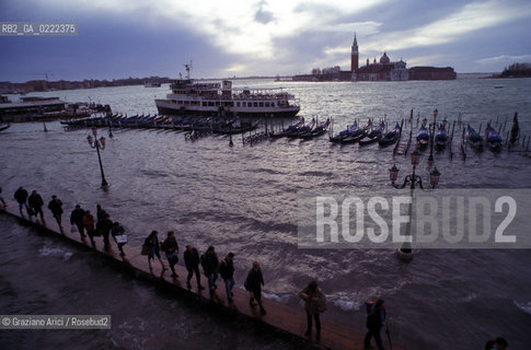 - Venezia. Acqua alta. Geo acqua alta.- Venice.Hight tide ©Graziano Arici/Rosebud2