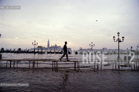 - Venezia. Acqua alta. Geo acqua alta.- Venice.Hight tide ©Graziano Arici/Rosebud2