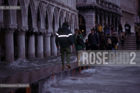 - Venezia. Acqua alta. Geo acqua alta.- Venice.Hight tide ©Graziano Arici/Rosebud2