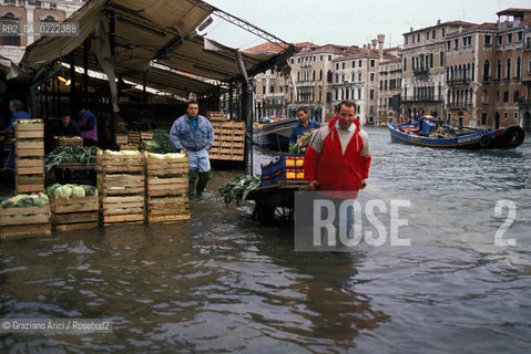 - Venezia,1990. Acqua alta. Geo acqua alta.- Venice,1990.Hight tide ©Graziano Arici/Rosebud2