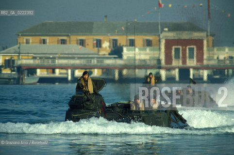 Venezia, 1984.Esercitazioni militari del Corpo dellesercito dei Lagunari. Esercito Guerra esercitazione lagunari.Venice, 1984. Drill of the Italian army amphibious assault soldiers, Corpo dei Lagunari  ©Graziano Arici/Rosebud2
