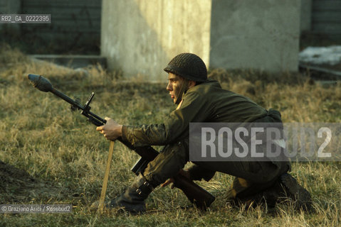 Venezia, 1984.Esercitazioni militari del Corpo dellesercito dei Lagunari. Esercito Guerra esercitazione lagunari.Venice, 1984. Drill of the Italian army amphibious assault soldiers, Corpo dei Lagunari  ©Graziano Arici/Rosebud2
