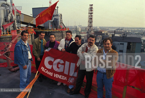 - Portomarghera,Venezia, 1993.Operai dellAlutekna in sciopero.POLITICA manifestazione Sciopero lavoro operai .- Portomarghera,Venice,1993.Strike of the Alutekna workers ©Graziano Arici/Rosebud2