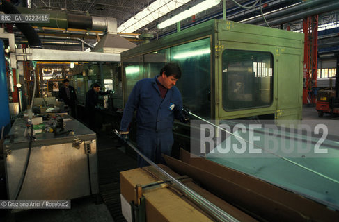 Marghera,(Venezia),1994.Crisi Alutekna.Lavoratori in autogestione: un interno della fabbrica. Politica sciopero lavoro crisi fabbrica Marghera.Marghera,(Venice),1994.Strike of the Aluteknàs workers: a interior room of the factory ©Graziano Arici/Rosebud2