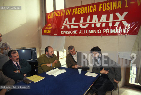 Marghera,(Venezia),1994. Il Sindaco di Venezia Massimo Cacciari con i lavoratori dellAlumix in lotta..Marghera,(Venice),1994.The Mayor of Venice Massimo Cacciari with Alumixs Workers ©Graziano Arici/Rosebud2