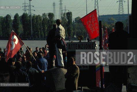 - Portomarghera, Venezia, 1996Operai del settore chimico in sciopero.Gli operai occupano lautostrada Ve-Pd.POLITICA manifestazione Sciopero lavoro operai autostrada.- Portomarghera, Venice,1996.Workers of the chemical sector are on strike  ©Graziano Arici/Rosebud2