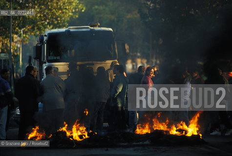 - Portomarghera, Venezia, 1996.Operai del settore chimico in sciopero.POLITICA manifestazione Sciopero lavoro operai fuoco.- Portomarghera, Venice,1996.Workers of the chemical sector are on strike ©Graziano Arici/Rosebud2