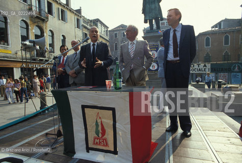 Venezia, 1983.Convegno politico del partito MSI in Campo San Bartolomeo: Giorgio Almirante, Segretario del partito Movimento Sociale Italiano. Politica convegno MSI Fascismo Destra politico partito .Venice, 1983. Politic convention of MSI party in the Campo San Bartolomeo: the Secretary of MSI party, Giorgio Almirante during a congress ©Graziano Arici/Rosebud2  astga ©Graziano Arici/Rosebud2