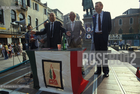 Venezia, 1983.Convegno politico del partito MSI in Campo San Bartolomeo: Giorgio Almirante, Segretario del partito Movimento Sociale Italiano. Politica convegno MSI Fascismo Destra politico partito .Venice, 1983. Politic convention of MSI party in the Campo San Bartolomeo: the Secretary of MSI party, Giorgio Almirante during a congress ©Graziano Arici/Rosebud2  astga ©Graziano Arici/Rosebud2