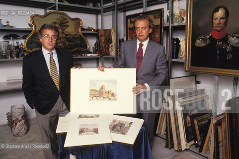 Trieste,1990.Asta degli acquarelli di Hitler. I proprietari della Casa dAste Furio Princivalli e Franco Deboni con gli acquarelli. Asta Hitler acquarelli.Trieste,1990.Auction of the Hitlers paintings water color .The homeowners Furio Princivalli e Franco Deboni with the painting water color ©Graziano Arici/Rosebud2