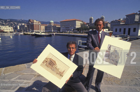 Trieste,1990.Asta degli acquarelli di Hitler. I proprietari della Casa dAste Furio Princivalli e Franco Deboni con gli acquarelli. Asta Hitler acquarelli.Trieste,1990.Auction of the Hitlers paintings water color .The homeowners Furio Princivalli e Franco Deboni with the painting water color ©Graziano Arici/Rosebud2