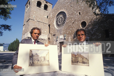 Trieste,1990.Asta degli acquarelli di Hitler. I proprietari della Casa dAste Furio Princivalli e Franco Deboni con gli acquarelli. Asta Hitler acquarelli.Trieste,1990.Auction of the Hitlers paintings water color .The homeowners Furio Princivalli e Franco Deboni with the painting water color ©Graziano Arici/Rosebud2
