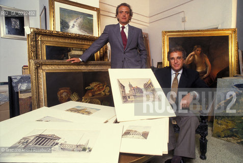 Trieste,1990.Asta degli acquarelli di Hitler. I proprietari della Casa dAste Furio Princivalli e Franco Deboni con gli acquarelli. Asta Hitler acquarelli.Trieste,1990.Auction of the Hitlers paintings water color .The homeowners Furio Princivalli e Franco Deboni with the painting water color ©Graziano Arici/Rosebud2