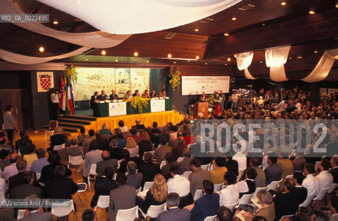 Pola, Croazia,1995. La sala dellHotel Histria dove si è tenuto il Primo Congresso Mondiale degli Istriani..Pola,Croatia,1995.The Congresses Hall of the Hotel Histria where the First World Congress of the Istrian is held  ©Graziano Arici/Rosebud2