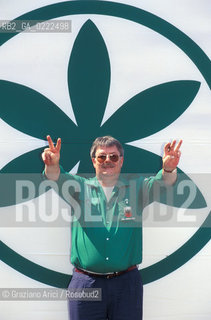 Venezia, 1997. Il politico leghista Erminio Boso con la camicia verde della guardia nazionale padana e il simbolo della Lega Nord sulla sfondo. Politica lega nord politico ritratto.Venice,1997. The politician Erminio Boso with the symbol of the Lega Nord Party ©Graziano Arici/Rosebud2