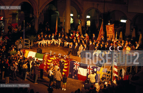 - Ravenna,1992.Festa per il ritorno del Moro di Venezia. Piazza del Popolo.Sport vela competizione Americàs Cup.- Ravenna,1992.Party for return of the Moro of Venice. ©Graziano Arici/Rosebud2