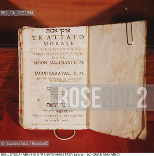 Nome:..TRATTATO MORALE DI SIMON CALIMANI E JACOB SARVAVA..    ..Localizzazione:..VENEZIA / CANNAREGIO / CAMPO DEL GHETTO NOVO / BIBLIOTECA-ARCHIVIO RENATO MAESTRO..VENICE / CANNAREGIO / CAMPO GHETTO NOVO / THE LIBRARY-ARCHIVES RENATO MAESTRO..Soggetto:..TRATTATO MORALE DI SIMON CALIMANI E JACOB SARVAVA..    ..Cronologia:......Autore:..SIMON CALIMANI E JACOB SARVAVA..        ..Stile:......Editori/Stampatori: ..STAMPERIA BRAGADINA  ....Committenza:....     ..Materia e Tecnica:......Collocazione:......Note:......Riproduzione Fotografica:..Graziano Arici/Rosebud2 ...Copyright:..BIBLIOTECA-ARCHIVIO RENATO MAESTRO/ ....Data:..1994....Costo:..A....key:..LIBRI..BOOKS..