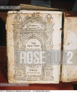 Nome:..HO IL MOSHEH DI MOSHEH ALFALAS..Localizzazione:..VENEZIA / CANNAREGIO / CAMPO DEL GHETTO NOVO / BIBLIOTECA-ARCHIVIO RENATO MAESTRO..VENICE / CANNAREGIO / CAMPO GHETTO NOVO / THE LIBRARY-ARCHIVES RENATO MAESTRO..Soggetto:..HO IL MOSHEH DI MOSHEH ALFALAS / FRONTESPIZIO / LIBRO..HO IL MOSHEH OF MOSHEH ALFALAS / TITLE-PAGE / BOOK..Cronologia:..SEC. XVI SECONDO METÀ / 1597..XVIth CENTURY / 1597..Autore:..MOSHEH ALFALAS    ..Stile:..Editori/Stampatori: ..DANIEL ZANETTI EDITORE, VENEZIA..DANIEL ZANETTI PUBLISHER VENICE..Committenza:     ..Materia e Tecnica:..Collocazione:..Note:..RELIGIONE EBRAICA ..JEWISH RELIGION  ..Riproduzione Fotografica:..Graziano Arici/Rosebud2 .Copyright:..Graziano Arici / rosebud2/..Data:..1990..Costo:..A..key:..LIBRI..BOOKS..