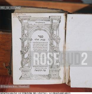 Nome:..MENOTH HALEVI (LE PORZIONI DEL LEVITA) MIDRASH AL LIBRO DI ESTER DI SHOLOMO BEN MOSHÉ HALEVI ALKABER..Localizzazione:..VENEZIA / CANNAREGIO / CAMPO DEL GHETTO NOVO / BIBLIOTECA-ARCHIVIO RENATO MAESTRO..VENICE / CANNAREGIO / CAMPO GHETTO NOVO / THE LIBRARY-ARCHIVES RENATO MAESTRO..Soggetto:..MENOTH HALEVI (LE PORZIONI DEL LEVITA) MIDRASH AL LIBRO DI ESTER DI SHOLOMO BEN MOSHÉ HALEVI ALKABER / FRONTESPIZIO / LIBRO..TITLE-PAGE / BOOK..Cronologia:..SEC. XVI ULTIMO QUARTO / 1585..XVIth CENTURY / 1585..Autore:..SHOLOMO BEN MOSHÉ HALEVI ALKABER    ..Stile:..Editori/Stampatori: ..G. DI GARA EDITORE, VENEZIA..G. DI GARA PUBLISHER VENICE..Committenza:     ..Materia e Tecnica:..Collocazione:..Note:..RELIGIONE EBRAICA ..JEWISH RELIGION  ..Riproduzione Fotografica:..Graziano Arici/Rosebud2 .Copyright:..Graziano Arici / rosebud2/..Data:..1990..Costo:..A..key:..LIBRI..BOOKS..