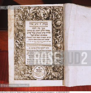 Nome:..MACHAZOR ASHKENAZITA (FORMULARIO DI PREGHIERE) / FRONTESPIZIO  ....Localizzazione:..VENEZIA / CANNAREGIO / CAMPO DEL GHETTO NOVO / BIBLIOTECA-ARCHIVIO RENATO MAESTRO..VENICE / CANNAREGIO / CAMPO GHETTO NOVO / THE LIBRARY-ARCHIVES RENATO MAESTRO..Soggetto:..MACHAZOR ASHKENAZITA (FORMULARIO DI PREGHIERE) / FRONTESPIZIO  ..MACHAZOR ASHKENAZI (PRAYER BOOK) / TITLE-PAGE  ..Cronologia:..SEC. XVIII PRIMO QUARTO / 1716  ..XVIIIth CENTURY / 1716  ..Autore:......Stile:......Editori Stampatori:..BRAGADIN EDITORE, VENEZIA  ..BRAGADIN, PUBLISHER, VENICE  ..Committenza:......Materia e Tecnica:......Collocazione:......Note:......Riproduzione Fotografica:..Graziano Arici/Rosebud2  ....Copyright:..BIBLIOTECA-ARCHIVIO RENATO MAESTRO/   ....Data:..1994....Costo:..A....Key:..LIBRI  ..BOOKS ..