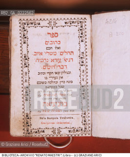 Nome:..LIBRO....Localizzazione:..VENEZIA / CANNAREGIO / CAMPO DEL GHETTO NOVO / BIBLIOTECA-ARCHIVIO RENATO MAESTRO..VENICE / CANNAREGIO / CAMPO GHETTO NOVO / THE LIBRARY-ARCHIVES RENATO MAESTRO..Soggetto:..LIBRO....Cronologia:......Autore:......Stile:......Editori Stampatori:......Committenza:......Materia e Tecnica:......Collocazione:......Note:......Riproduzione Fotografica:..Graziano Arici/Rosebud2  ....Copyright:..BIBLIOTECA-ARCHIVIO RENATO MAESTRO/   ....Data:..1994....Costo:..A....Key:..LIBRI  ..BOOKS..