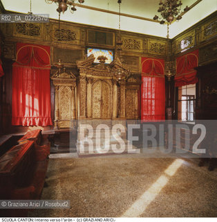Nome:..SINAGOGA DELLA SANTA COMUNITÀ CANTON : INTERNO VERSO L ARON (ARCA SANTA) ....Localizzazione:..VENEZIA / CANNAREGIO / CAMPO DEL GHETTO NOVO SINAGOGA DELLA SANTA COMUNITÀ CANTON / SCUOLA CANTON  ..VENICE / CANNAREGIO / CAMPO GHETTO NOVO  SYNAGOGUE OF THE SACRED COMMUNITY OF CANTON  / SCUOLA CANTON   ..Soggetto:..INTERNO VERSO L ARON (ARCA SANTA)  ..INTERIOR TOWARDS THE AARON  (HOLY ARK)  ..Cronologia:..SEC. XVI SECONDO QUARTO /1532  ..XVIth CENTURY  /1532  ..Autore:......Stile:..BAROCCO  ..BAROQUE   ..Editori Stampatori:......Committenza:..EBREI DI ORIGINE PROVENZALE DI RITO ASHKENAZITA  ..FRENCH ASHKENAZI JEWS   ..Materia e Tecnica:......Collocazione:......Note:......Riproduzione Fotografica:..Graziano Arici/Rosebud2  ....Copyright:..Graziano Arici/Rosebud2/  ....Data:..1994....Costo:..A....Key:..CHIESA   ..CHURCH  ..