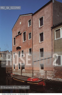 Nome:..SINAGOGA DELLA SANTA COMUNITÀ CANTON : FACCIATA SUL RIO DEL GHETTO NOVO   ....Localizzazione:..VENEZIA / CANNAREGIO / CAMPO DEL GHETTO NOVO SINAGOGA DELLA SANTA COMUNITÀ CANTON / SCUOLA CANTON  ..VENICE / CANNAREGIO / CAMPO GHETTO NOVO  SYNAGOGUE OF THE SACRED COMMUNITY OF CANTON  / SCUOLA CANTON   ..Soggetto:..FACCIATA SUL RIO DEL GHETTO NOVO   ..FACADE ON THE RIO DEL GHETTO NOVO   ..Cronologia:..SEC. XVI SECONDO QUARTO /1532  ..XVIth CENTURY  /1532   ..Autore:......Stile:..BAROCCO  ..BAROQUE   ..Editori Stampatori:......Committenza:..EBREI DI ORIGINE PROVENZALE DI RITO ASHKENAZITA  ..FRENCH ASHKENAZI JEWS   ..Materia e Tecnica:......Collocazione:......Note:......Riproduzione Fotografica:..Graziano Arici/Rosebud2  ....Copyright:..Graziano Arici/Rosebud2/  ....Data:..1994....Costo:..A....Key:..CHIESA   ESTERNI   ..CHURCH  EXTERIORS..