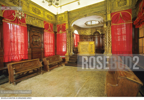 Caption: Nome:..SINAGOGA DELLA SANTA COMUNITÀ CANTON : INTERNO VERSO LA BIMÀ  ....Localizzazione:..VENEZIA / CANNAREGIO / CAMPO DEL GHETTO NOVO SINAGOGA DELLA SANTA COMUNITÀ CANTON / SCUOLA CANTON  ..VENICE / CANNAREGIO / CAMPO GHETTO NOVO  SYNAGOGUE OF THE SACRED COMMUNITY OF CANTON  / SCUOLA CANTON   ..Soggetto:..INTERNO VERSO LA BIMÀ  ..INTERIOR TOWARDS THE BIMAH   ..Cronologia:..SEC. XVI SECONDO QUARTO /1532 ..XVIth CENTURY  /1532   ..Autore:......Stile:..BAROCCO  ..BAROQUE   ..Editori Stampatori:......Committenza:..EBREI DI ORIGINE PROVENZALE DI RITO ASHKENAZITA  ..FRENCH ASHKENAZI JEWS   ..Materia e Tecnica:......Collocazione:......Note:......Riproduzione Fotografica:..Graziano Arici/Rosebud2  ....Copyright:..Graziano Arici/Rosebud2/  ....Data:..1994....Costo:..A....Key:..CHIESA   ..CHURCH