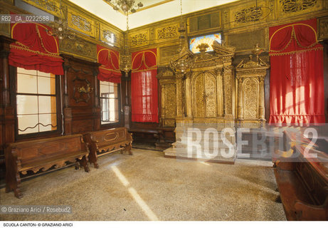 Caption: Nome:..SINAGOGA DELLA SANTA COMUNITÀ CANTON : INTERNO VERSO L ARON (ARCA SANTA) ....Localizzazione:..VENEZIA / CANNAREGIO / CAMPO DEL GHETTO NOVO SINAGOGA DELLA SANTA COMUNITÀ CANTON / SCUOLA CANTON  ..VENICE / CANNAREGIO / CAMPO GHETTO NOVO  SYNAGOGUE OF THE SACRED COMMUNITY OF CANTON  / SCUOLA CANTON   ..Soggetto:..INTERNO VERSO L ARON (ARCA SANTA)  ..INTERIOR TOWARDS THE AARON  (THE HOLY ARK)   ..Cronologia:......Autore:......Stile:..BAROCCO  ..BAROQUE   ..Editori Stampatori:......Committenza:..EBREI DI ORIGINE PROVENZALE DI RITO ASHKENAZITA  ..FRENCH ASHKENAZI JEWS   ..Materia e Tecnica:......Collocazione:......Note:......Riproduzione Fotografica:..Graziano Arici/Rosebud2  ....Copyright:..Graziano Arici/Rosebud2/  ....Data:..1994....Costo:..A....Key:..CHIESA   ..CHURCH
