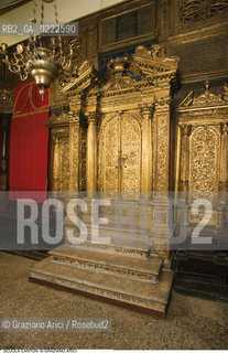 Caption: Nome:..SINAGOGA DELLA SANTA COMUNITÀ CANTON : ARON (ARCA SANTA)   ....Localizzazione:..VENEZIA / CANNAREGIO / CAMPO DEL GHETTO NOVO SINAGOGA DELLA SANTA COMUNITÀ CANTON / SCUOLA CANTON  ..VENICE / CANNAREGIO / CAMPO GHETTO NOVO  SYNAGOGUE OF THE SACRED COMMUNITY OF CANTON  / SCUOLA CANTON   ..Soggetto:..ARON (ARCA SANTA) ..AARON (HOLY ARK)  ..Cronologia:..SEC. XVIII SECONDA METÀ /1780 ca. ..XVIIth CENTURY / 1780 about  ..Autore:......Stile:..BAROCCO..BAROQUE   ..Editori Stampatori:......Committenza:..EBREI DI ORIGINE PROVENZALE DI RITO ASHKENAZITA  ..FRENCH ASHKENAZI JEWS   ..Materia e Tecnica:..LEGNO INTAGLIATO E DORATO  ..CARVED AND GILT WOOD  ..Collocazione:......Note:......Riproduzione Fotografica:..Graziano Arici/Rosebud2  ....Copyright:..Graziano Arici/Rosebud2/  ....Data:..1994....Costo:..A....Key:..CHIESA   ..CHURCH
