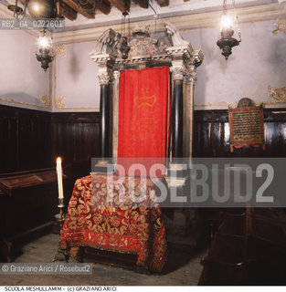 Nome:..CASA DI RIPOSO ISRAELITICA : ARON (ARCA SANTA DELLA SCUOLA MESHULLAMIM)  ....Localizzazione:..VENEZIA / CANNAREGIO / GHETTO NOVO / CASA DI RIPOSO ISRAELITICA / ARON (ARCA SANTA DELLA SCUOLA MESHULLAMIM)..VENICE / CANNAREGIO / GHETTO NOVO / JEWISH REST HOME / AARON (HOLY ARK OF THE SCUOLA MESHULLAMIM)  ..Soggetto:..ARON DELLA SCUOLA MESHULLAMIM  ..AARON SCUOLA MESHULLAMIM   ..Cronologia:..SEC. XVIII ..XVIIIth CENTURY  ..Autore:......Stile:..BAROCCO  ..BAROQUE  ..Editori Stampatori:......Committenza:......Materia e Tecnica:......Collocazione:..SALA DI PREGHIERA DELLA CASA DI RIPOSO ISRAELITICA  ..JEWISH REST HOMES PRAYER ROOM   ..Note:..TRASPORTATO NELLA ATTUALE SEDE NEL 1844 DALLA PRIMITIVA COLLOCAZIONE IN CAMPO DEL GHETTO NOVO..    ..Riproduzione Fotografica:..Graziano Arici/Rosebud2  ....Copyright:..Graziano Arici/Rosebud2/  ....Data:..1994....Costo:..A....Key:..CHIESA   ..CHURCH  ..
