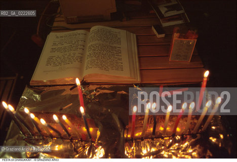 Caption: Nome:..FESTA DI CHANUKKAH ( CHANUCCA) ....Localizzazione:..VENEZIA /CANNAREGIO / GHETTO NUOVO ..Soggetto:.. FESTA DI CHANUKKAH ( CHANUCCA) ..JEWISH RELIGION / FEAST OF HANUKAH ..Cronologia:......Autore:......Stile:......Editori Stampatori:......Committenza:......Materia e Tecnica:......Collocazione:......Note:......Riproduzione Fotografica:..Graziano Arici/Rosebud2  ....Copyright:..Graziano Arici/Rosebud2/  ....Data:..1994....Costo:..A....Key:..RITI  ..RITES