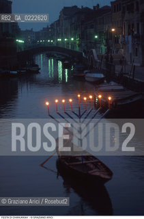 Caption: Nome:.. FESTA DI CHANUKKAH : LAMPADA A NOVE BRACCI IN CAMPO DEL GHETTO NOVO ....Localizzazione:..VENEZIA /CANNAREGIO / GHETTO BARCA ..Soggetto:..FESTA DI CHANUKKAH ( CHANUCCA) / LAMPADA A NOVE BRACCI IN CAMPO DEL GHETTO NOVO ..FEAST OF HANUKAH / NINE-ARMED CANDLESTICK IN CAMPO DEL GHETTO NOVO   ..Cronologia:......Autore:......Stile:......Editori Stampatori:......Committenza:......Materia e Tecnica:......Collocazione:......Note:......Riproduzione Fotografica:..Graziano Arici/Rosebud2  ....Copyright:..Graziano Arici/Rosebud2/  ....Data:..1994....Costo:..A....Key:..RITI  GHETTO NOVO..RITES
