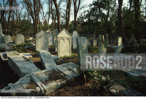 Caption: Nome:..CIMITERO EBRAICO DEL LIDO DI VENEZIA: LAPIDI  ....Localizzazione:..GHETTO / LIDO DI VENEZIA / CIMITERO EBRAICO  ..LIDO OF VENICE / JEWISH CEMETERY   ..Soggetto:..TOMBE / LAPIDI  ..GRAVES / TOMBSTONES  ..Cronologia:......Autore:......Stile:......Editori Stampatori:......Committenza:......Materia e Tecnica:..MARMO  ..MARBLE   ..Collocazione:......Note:......Riproduzione Fotografica:..Graziano Arici/Rosebud2  ....Copyright:..Graziano Arici/Rosebud2/  ....Data:..1994....Costo:..A....Key: