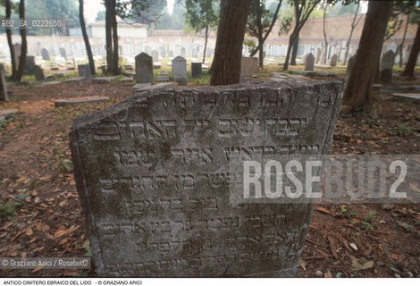 Caption: Nome:..CIMITERO EBRAICO DEL LIDO DI VENEZIA: LAPIDI  ....Localizzazione:..GHETTO / LIDO DI VENEZIA / CIMITERO EBRAICO  ..LIDO OF VENICE / JEWISH CEMETERY   ..Soggetto:..TOMBE / LAPIDI  DOPO IL RESTAURO (1999)..GRAVES / TOMBSTONES  ..Cronologia:......Autore:......Stile:......Editori Stampatori:......Committenza:......Materia e Tecnica:..MARMO  ..MARBLE   ..Collocazione:......Note:......Riproduzione Fotografica:..Graziano Arici/Rosebud2  ....Copyright:..Graziano Arici/Rosebud2/  ....Data:..2000....Costo:..A....Key: