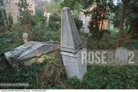 Caption: Nome:..CIMITERO EBRAICO DEL LIDO DI VENEZIA: LAPIDI  ....Localizzazione:..GHETTO / LIDO DI VENEZIA / CIMITERO EBRAICO  ..LIDO OF VENICE / JEWISH CEMETERY   ..Soggetto:..TOMBE / LAPIDI  ..GRAVES / TOMBSTONES  ..Cronologia:......Autore:......Stile:......Editori Stampatori:......Committenza:......Materia e Tecnica:..MARMO  ..MARBLE   ..Collocazione:......Note:......Riproduzione Fotografica:..Graziano Arici/Rosebud2  ....Copyright:..Graziano Arici/Rosebud2/  ....Data:..2000....Costo:..A....Key: