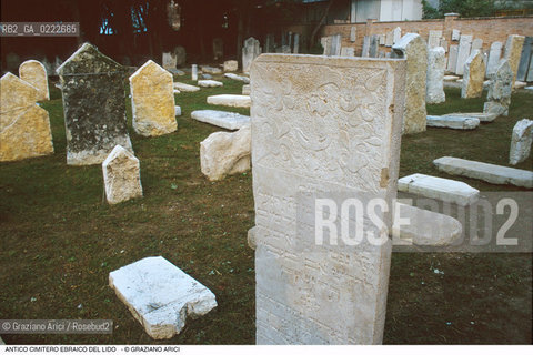 Caption: Nome:..CIMITERO EBRAICO DEL LIDO DI VENEZIA: LAPIDI  ....Localizzazione:..GHETTO / LIDO DI VENEZIA / CIMITERO EBRAICO  ..LIDO OF VENICE / JEWISH CEMETERY   ..Soggetto:..TOMBE / LAPIDI  DOPO IL RESTAURO (1999)..GRAVES / TOMBSTONES  ..Cronologia:......Autore:......Stile:......Editori Stampatori:......Committenza:......Materia e Tecnica:..MARMO  ..MARBLE   ..Collocazione:......Note:......Riproduzione Fotografica:..Graziano Arici/Rosebud2  ....Copyright:..Graziano Arici/Rosebud2/  ....Data:..2000....Costo:..A....Key: