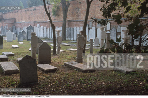 Caption: Nome:..CIMITERO EBRAICO DEL LIDO DI VENEZIA: LAPIDI  ....Localizzazione:..GHETTO / LIDO DI VENEZIA / CIMITERO EBRAICO  ..LIDO OF VENICE / JEWISH CEMETERY   ..Soggetto:..TOMBE / LAPIDI  DOPO IL RESTAURO (1999)..GRAVES / TOMBSTONES  ..Cronologia:......Autore:......Stile:......Editori Stampatori:......Committenza:......Materia e Tecnica:..MARMO  ..MARBLE   ..Collocazione:......Note:......Riproduzione Fotografica:..Graziano Arici/Rosebud2  ....Copyright:..Graziano Arici/Rosebud2/  ....Data:..2000....Costo:..A....Key:
