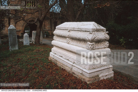 Caption: Nome:..CIMITERO EBRAICO DEL LIDO DI VENEZIA: LAPIDI  ....Localizzazione:..GHETTO / LIDO DI VENEZIA / CIMITERO EBRAICO  ..LIDO OF VENICE / JEWISH CEMETERY   ..Soggetto:..TOMBE / LAPIDI  DOPO IL RESTAURO (1999)..GRAVES / TOMBSTONES  ..Cronologia:......Autore:......Stile:......Editori Stampatori:......Committenza:......Materia e Tecnica:..MARMO  ..MARBLE   ..Collocazione:......Note:......Riproduzione Fotografica:..Graziano Arici/Rosebud2  ....Copyright:..Graziano Arici/Rosebud2/  ....Data:..2000....Costo:..A....Key: