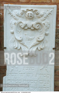 Caption: Nome:..CIMITERO EBRAICO DEL LIDO DI VENEZIA: LAPIDI  ....Localizzazione:..GHETTO / LIDO DI VENEZIA / CIMITERO EBRAICO  ..LIDO OF VENICE / JEWISH CEMETERY   ..Soggetto:..TOMBE / LAPIDI  DOPO IL RESTAURO (1999)..GRAVES / TOMBSTONES  ..Cronologia:......Autore:......Stile:......Editori Stampatori:......Committenza:......Materia e Tecnica:..MARMO  ..MARBLE   ..Collocazione:......Note:......Riproduzione Fotografica:..Graziano Arici/Rosebud2  ....Copyright:..Graziano Arici/Rosebud2/  ....Data:..2000....Costo:..A....Key: