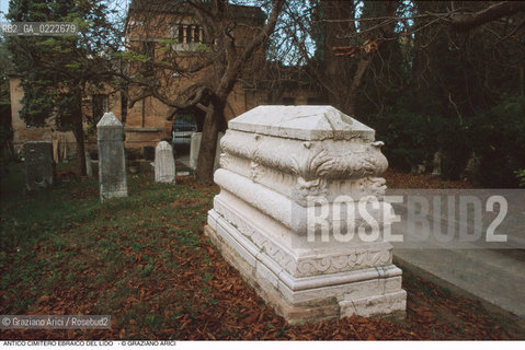 Caption: Nome:..CIMITERO EBRAICO DEL LIDO DI VENEZIA: LAPIDI  ....Localizzazione:..GHETTO / LIDO DI VENEZIA / CIMITERO EBRAICO  ..LIDO OF VENICE / JEWISH CEMETERY   ..Soggetto:..TOMBE / LAPIDI  DOPO IL RESTAURO (1999)..GRAVES / TOMBSTONES  ..Cronologia:......Autore:......Stile:......Editori Stampatori:......Committenza:......Materia e Tecnica:..MARMO  ..MARBLE   ..Collocazione:......Note:......Riproduzione Fotografica:..Graziano Arici/Rosebud2  ....Copyright:..Graziano Arici/Rosebud2/  ....Data:..2000....Costo:..A....Key: