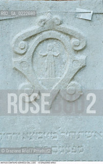 Caption: Nome:..CIMITERO EBRAICO DEL LIDO DI VENEZIA: LAPIDI  ....Localizzazione:..GHETTO / LIDO DI VENEZIA / CIMITERO EBRAICO  ..LIDO OF VENICE / JEWISH CEMETERY   ..Soggetto:..TOMBE / LAPIDI  DOPO IL RESTAURO (1999)..GRAVES / TOMBSTONES  ..Cronologia:......Autore:......Stile:......Editori Stampatori:......Committenza:......Materia e Tecnica:..MARMO  ..MARBLE   ..Collocazione:......Note:......Riproduzione Fotografica:..Graziano Arici/Rosebud2  ....Copyright:..Graziano Arici/Rosebud2/  ....Data:..2000....Costo:..A....Key: