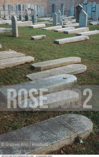Caption: Nome:..CIMITERO EBRAICO DEL LIDO DI VENEZIA: LAPIDI  ....Localizzazione:..GHETTO / LIDO DI VENEZIA / CIMITERO EBRAICO  ..LIDO OF VENICE / JEWISH CEMETERY   ..Soggetto:..TOMBE / LAPIDI  DOPO IL RESTAURO (1999)..GRAVES / TOMBSTONES  ..Cronologia:......Autore:......Stile:......Editori Stampatori:......Committenza:......Materia e Tecnica:..MARMO  ..MARBLE   ..Collocazione:......Note:......Riproduzione Fotografica:..Graziano Arici/Rosebud2  ....Copyright:..Graziano Arici/Rosebud2/  ....Data:..2000....Costo:..A....Key: