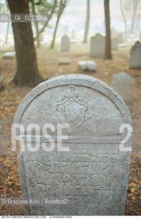Caption: Nome:..CIMITERO EBRAICO DEL LIDO DI VENEZIA: LAPIDI  ....Localizzazione:..GHETTO / LIDO DI VENEZIA / CIMITERO EBRAICO  ..LIDO OF VENICE / JEWISH CEMETERY   ..Soggetto:..TOMBE / LAPIDI  DOPO IL RESTAURO (1999)..GRAVES / TOMBSTONES  ..Cronologia:......Autore:......Stile:......Editori Stampatori:......Committenza:......Materia e Tecnica:..MARMO  ..MARBLE   ..Collocazione:......Note:......Riproduzione Fotografica:..Graziano Arici/Rosebud2  ....Copyright:..Graziano Arici/Rosebud2/  ....Data:..2000....Costo:..A....Key: