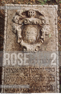 Caption: Nome:..CIMITERO EBRAICO DEL LIDO DI VENEZIA: LAPIDI  ....Localizzazione:..GHETTO / LIDO DI VENEZIA / CIMITERO EBRAICO  ..LIDO OF VENICE / JEWISH CEMETERY   ..Soggetto:..TOMBE / LAPIDI  DOPO IL RESTAURO (1999)..GRAVES / TOMBSTONES  ..Cronologia:......Autore:......Stile:......Editori Stampatori:......Committenza:......Materia e Tecnica:..MARMO  ..MARBLE   ..Collocazione:......Note:......Riproduzione Fotografica:..Graziano Arici/Rosebud2  ....Copyright:..Graziano Arici/Rosebud2/  ....Data:..2000....Costo:..A....Key: